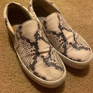 Steve Madden gills snake skin print loafers beige cream & black women’s 8.5